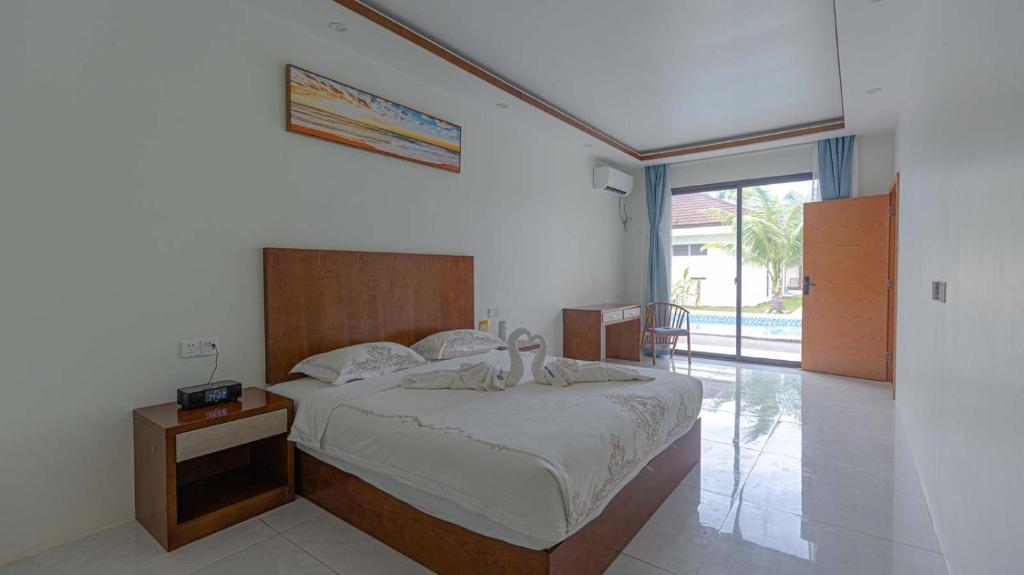 Amphitrite Resort Deluxe King Room